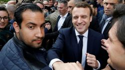 Emmanuel Macron’un eski yakın koruması, evrakta sahtecilikten yargılanacak