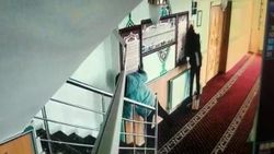 Van'da camiyi soyan çift yakalandı