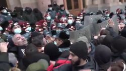 Ermenistan'da 'Paşinyan istifa' prostestosu