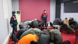 İzmir’de jandarmadan 8 adrese kumar baskını