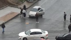 Başakşehir'de kadını zorla aracına bindirmek isteyen adam kamerada