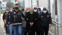 Adana'da borçluları eşlerini kaçırmakla tehdit eden tefecilere operasyon