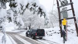 Yunanistan'da kar fırtınası nedeniyle 250 bin kişi elektriksiz kaldı