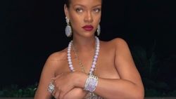 Rihanna’nın üstsüz paylaşımı diplomatik krize neden oldu