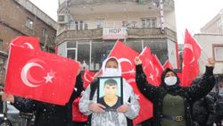 Şırnaklı kadınlar, HDP önündeki eylemlerine yoğun karda devam etti