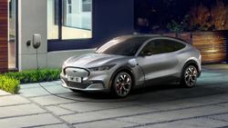Ford, elektrikli araçlar için Almanya'daki fabrikasına 1 milyar dolar yatırım yapacak
