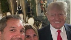 Trump çifti Beyaz Saray’dan ayrıldıktan sonra ilk kez görüntü verdi