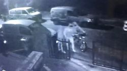 Antalya'da çaldıkları otomobil bozulunca motosiklet çaldılar