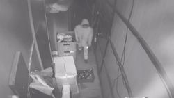 Manisa’da bir haftada 4 soygun yapan hırsızlar kamerada