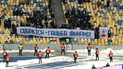 Dinamo Kiev taraftarından Lucescu pankartı: Defol