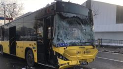 Sancaktepe’de İETT otobüsü ile servis minibüsü çarpıştı: 7 yaralı