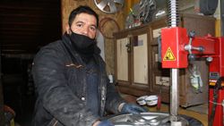 Elazığ'da zihinsel engelli Erhan, işinde usta oldu