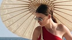 Serenay Sarıkaya kiminle tatile gittiğini açıkladı