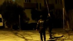 Sakarya'da bekçilerin bayrak hassasiyeti kameralara yansıdı