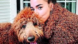 Bensu Soral, köpeğiyle uyumlu giyindi