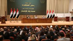 Irak'ta, meclisin feshedilmesi için milletvekillerinden imza toplandı