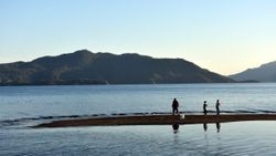 Muğla'da deniz çekilmesi sonucu adacıklar oluştu