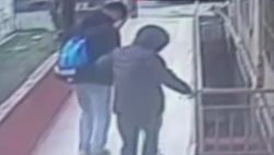Avcılar'da kamerayı gören hırsızların akılalmaz yöntemi