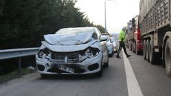 Kocaeli'de üç araç birbirine girdi: 4 yaralı