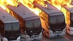 ABD'deki yangında, çok sayıda otobüs küle döndü