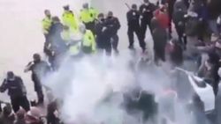 İrlanda'da koronavirüs kısıtlamalarını protestoda ortalık karıştı