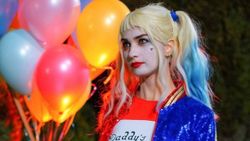 Tuba Büyüküstün, Harley Quinn oldu