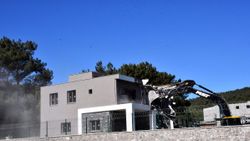 İzmir'de 2B arazilerine yapılan evler yıkılıyor