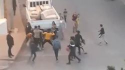 Antalya'da sokak ortasında, içinde kadınların da olduğu kavga çıktı