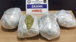 İzmir’de araçtan 4 kilo 250 gram uyuşturucu çıktı