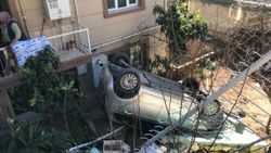 İzmir'de kaza yapan araç dehşet saçtı