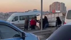 İstanbul'da aracın kapısını açıp, sürücüyü darbettiler