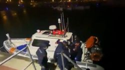 İzmir'de, Yunanistan'ın denize attığı sığınmacıyı arama çalışmaları sürüyor