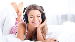 Uyanır uyanmaz müzik dinlemek için 6 neden