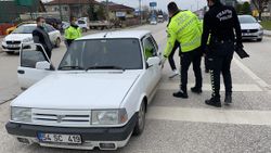 Düzce'de modifiye sevdası trafikten men ettirdi