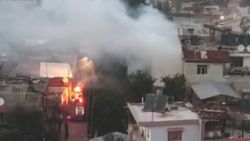 Osmaniye'deki marangozhanede çıkan yangın evlere sıçradı