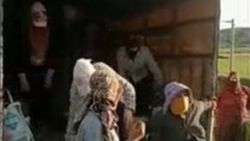 Adana'da denetime takılan kamyon kasasından 27 kişi çıktı