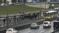 Cevizlibağ'da metrobüs ve tramvaylarda yoğunluk