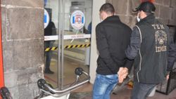 İzmir'deki terör operasyonunda 2 şüpheli tutuklandı