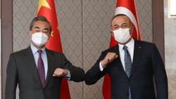 Mevlüt Çavuşoğlu, Çinli mevkidaşı Wang Yi ile görüştü