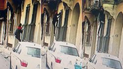 Beyoğlu'nda binaya tırmanan hırsız kamerada