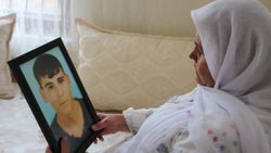 Şırnaklı anne, PKK'nın kaçırdığı oğlunu beklerken sofraya bir tabak daha ekliyor