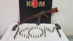 Van'da taşların arasında gizlenen tüfek, ihbar üzerine ele geçirildi