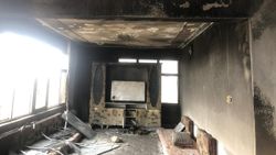 Ağrı'daki yaşlı çiftin evi, yangında kullanılamaz hale geldi
