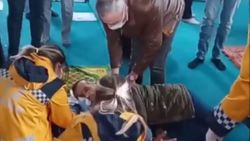 Adapazarı'nde hutbeyi dinlediği esnada kanlar içerisinde yere yığıldı