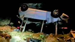 Antalya’da virajı alamayan otomobil uçurumdan yuvarlandı