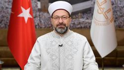 Ali Erbaş, İslam aleminin Berat Kandili'ni tebrik etti