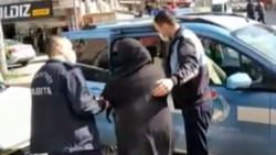 Arnavutköy'de dilencilik yapan kadın zabıtayı harekete geçirdi