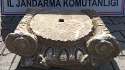 İzmir’de Roma döneminden kalma sütun başlığı ele geçirildi