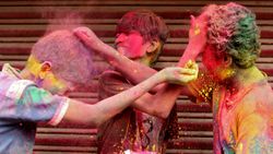 Hindistan'da Holi Festivali kutlandı