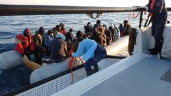 Balıkesir'de 36 kaçak göçmen kurtarıldı